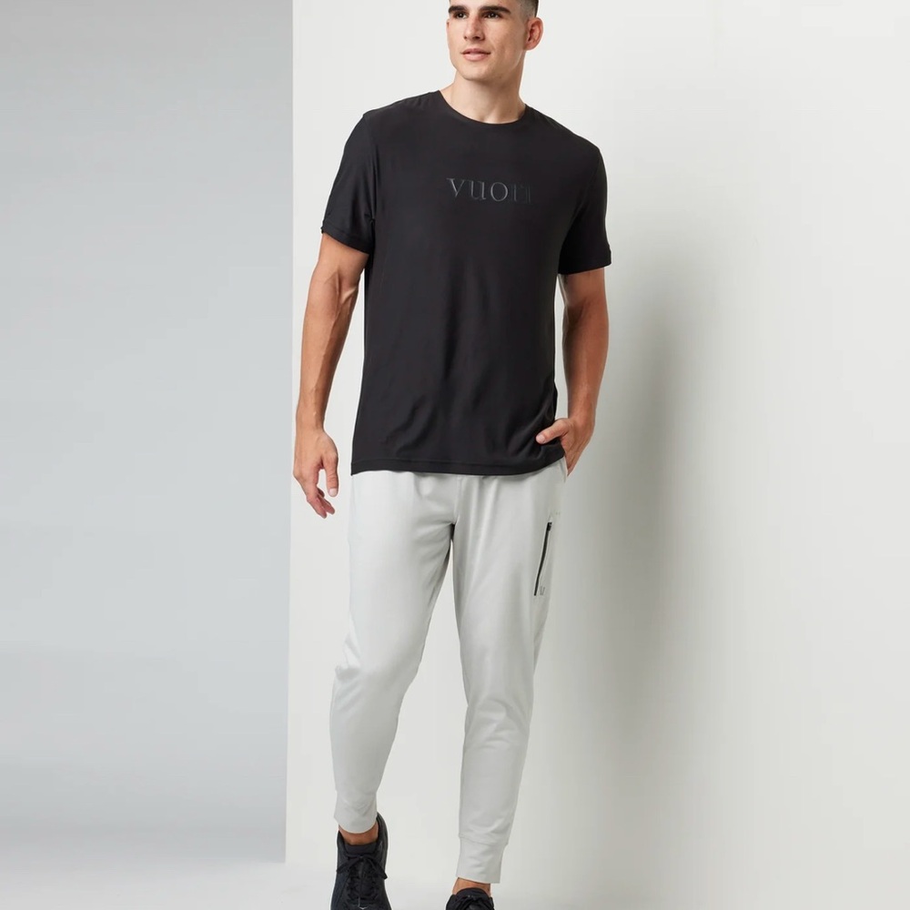 Vuori Men's Short Sleeve Strato Graphic Tee *NWT M/Black - Picture 4 of 7